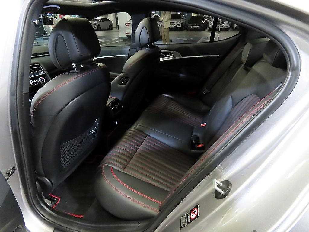 Genesis G70 - Vista 7