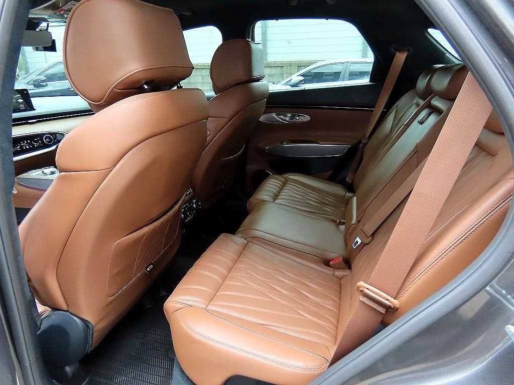 Genesis GV70 - Vista 6