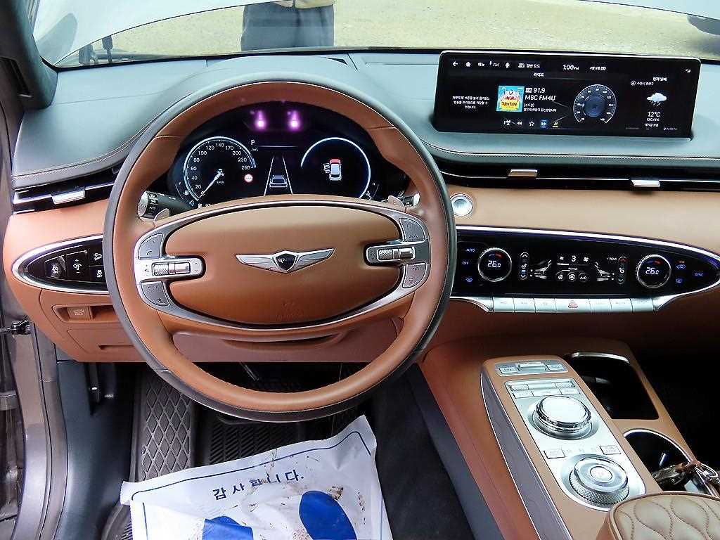 Genesis GV70 - Vista 8