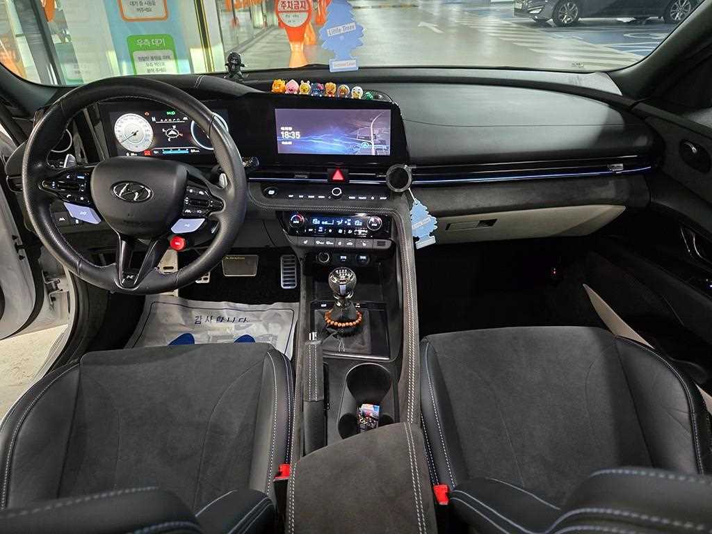 HYUNDAI Avante - Vista 10