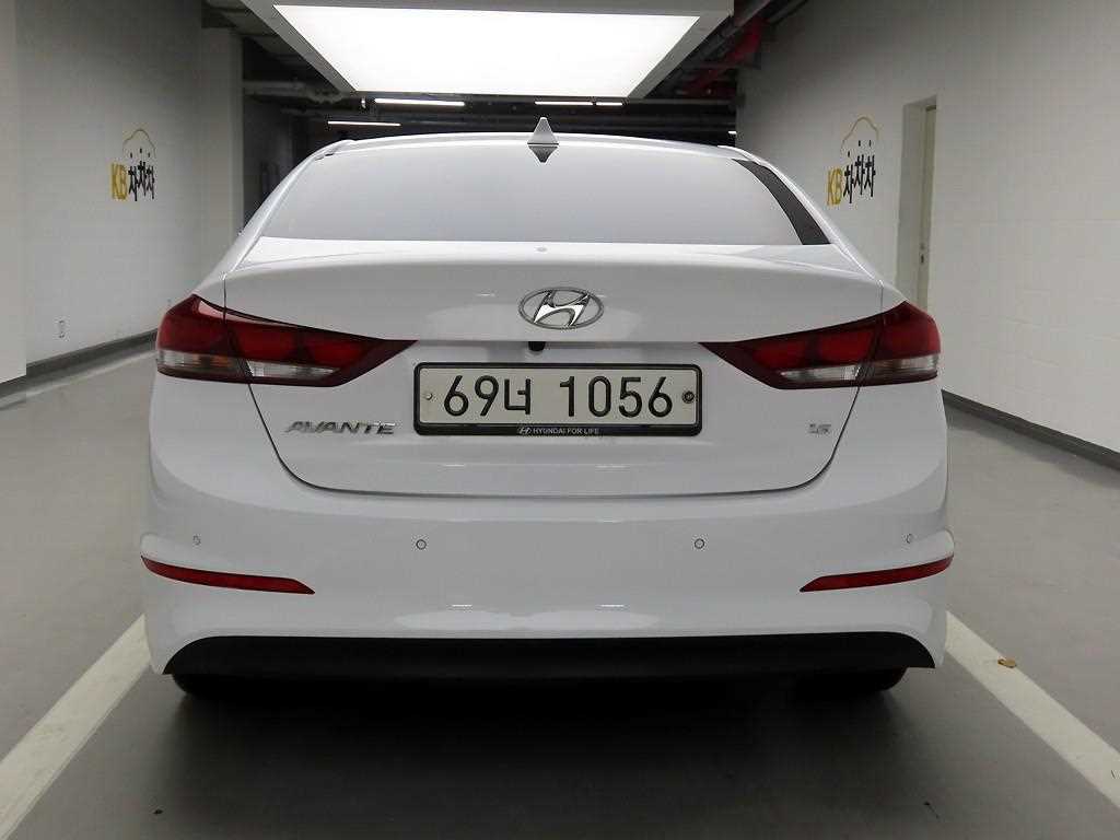 HYUNDAI Avante - Vista 4