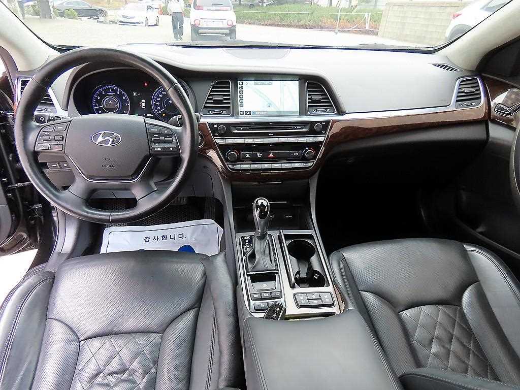 HYUNDAI Aslan - Vista 9