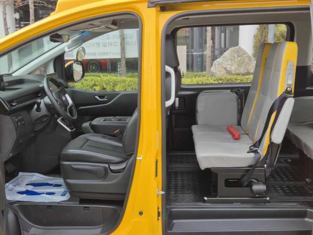 HYUNDAI Staria - Vista 11