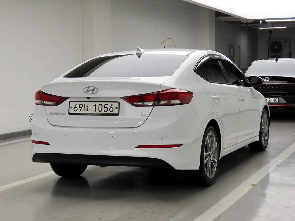 HYUNDAI Avante - Vista 3