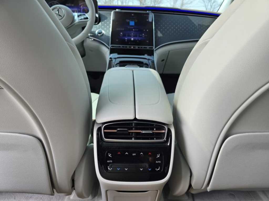 Mercedes Benz EQE - Vista 10