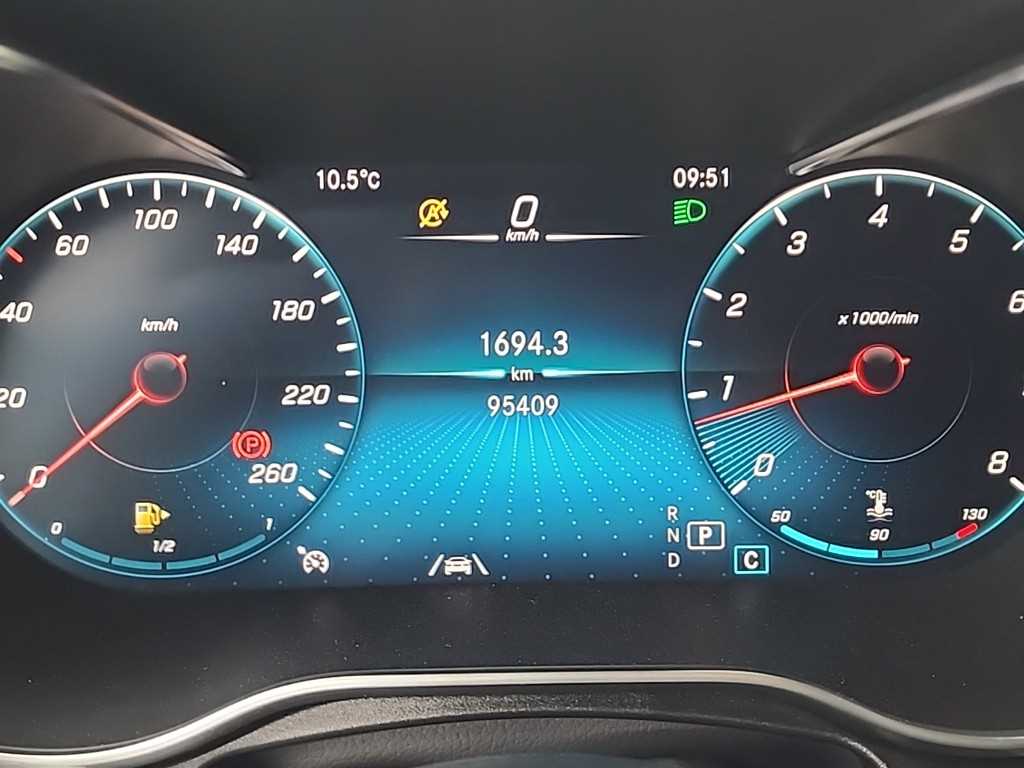 Mercedes Benz GLC Class - Vista 6