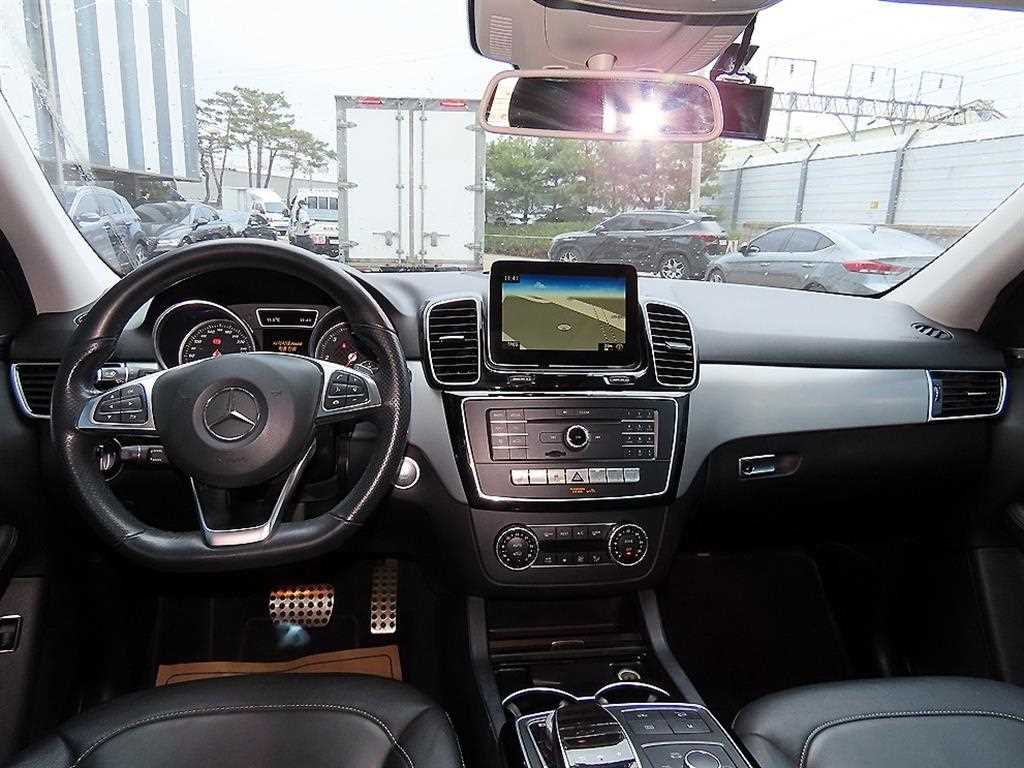 Mercedes Benz GLE Class - Vista 7