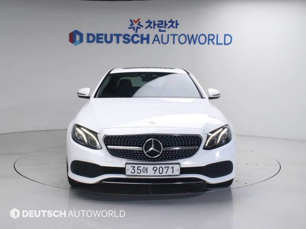 Mercedes Benz E class - Vista 3