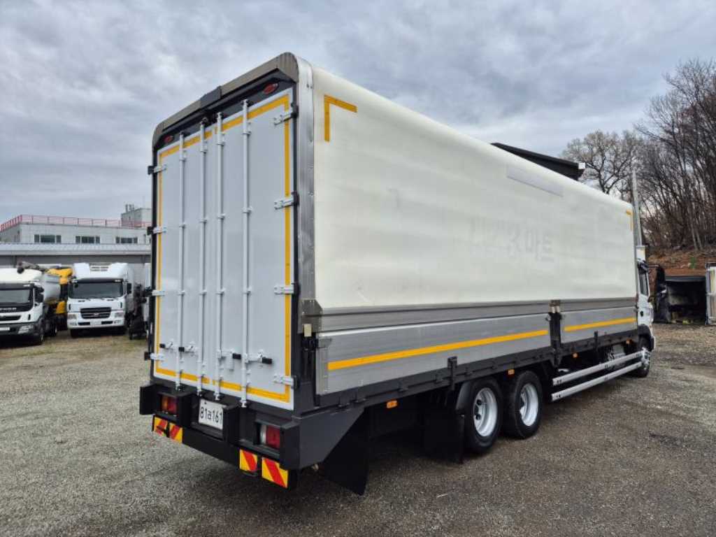 medium and large cargo truck - Vista 6