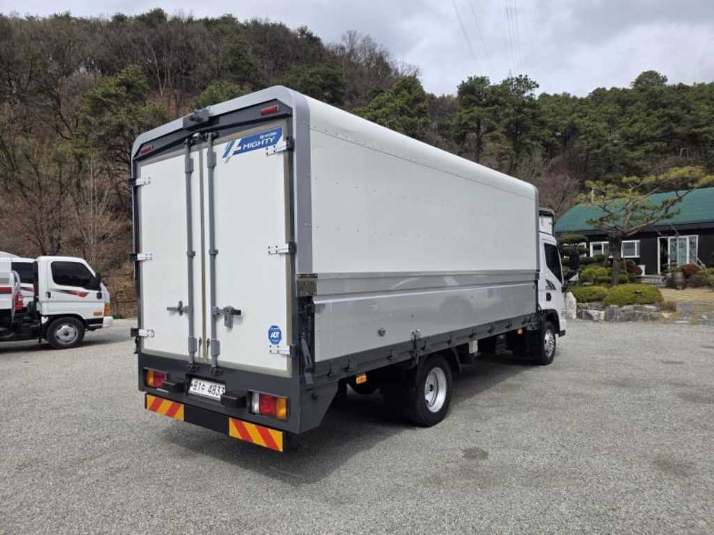 medium and large cargo truck - Vista 5