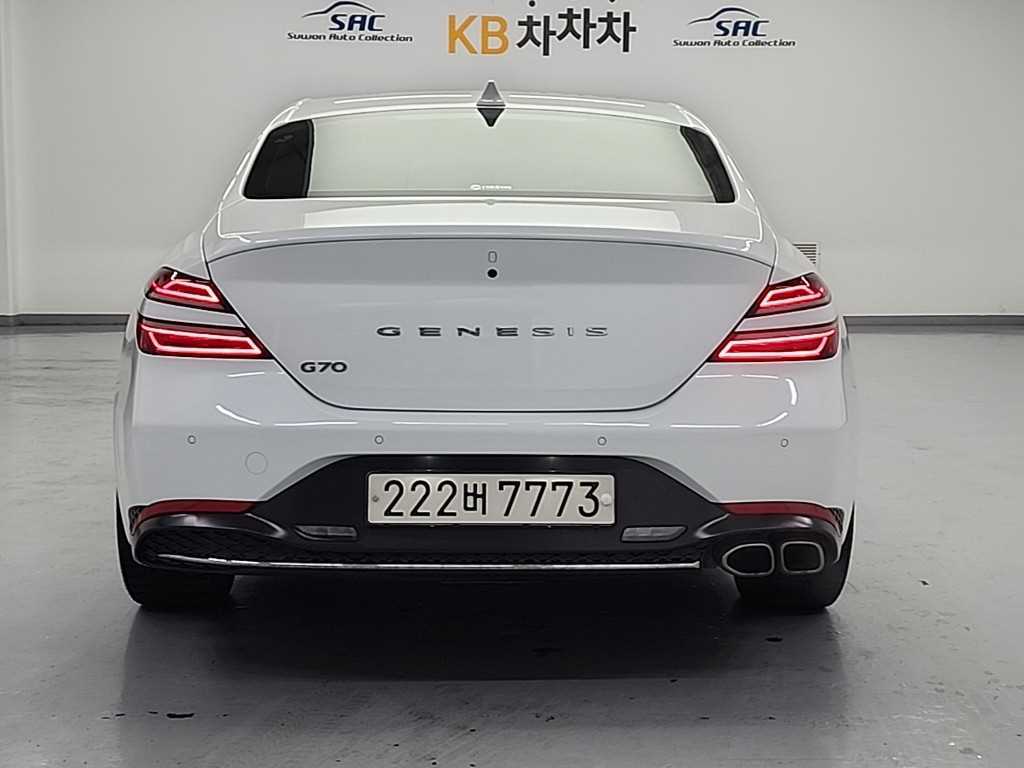 Genesis G70 - Vista 3