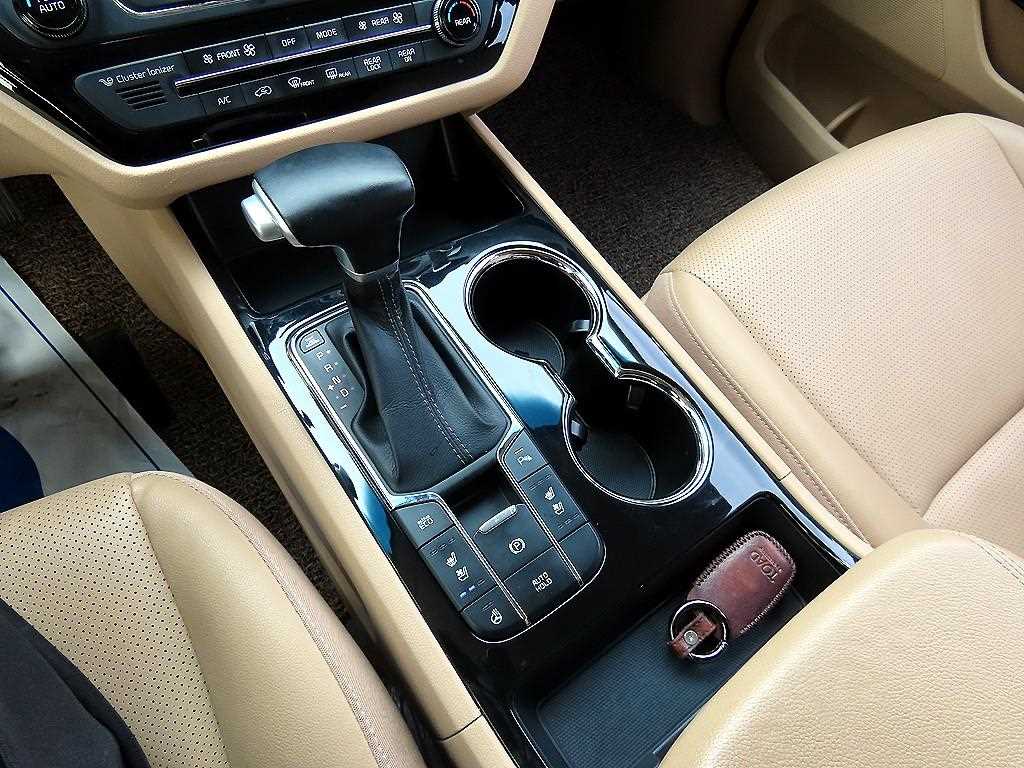 KIA Carnival - Vista 11