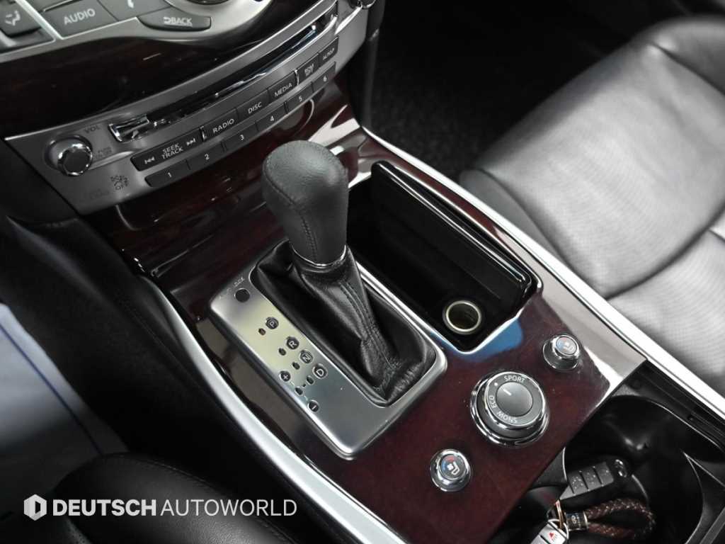 Infiniti Q - Vista 9