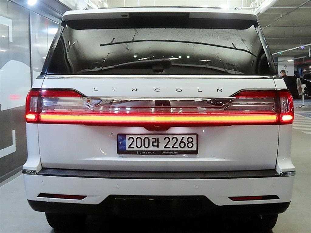 Lincoln Navigator - Vista 5