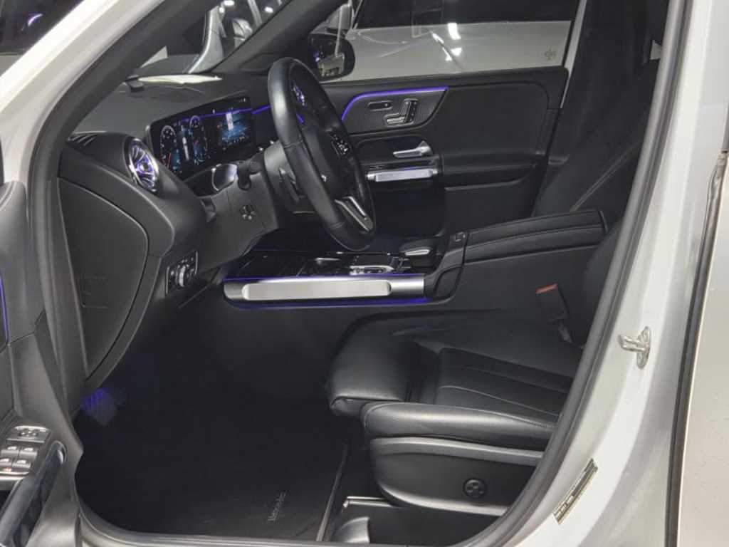 Mercedes Benz GLB Class - Vista 5