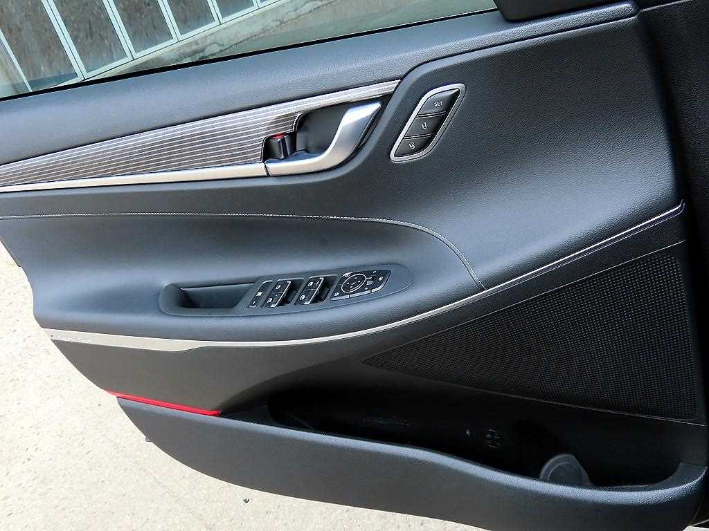 HYUNDAI Grandeur - Vista 11