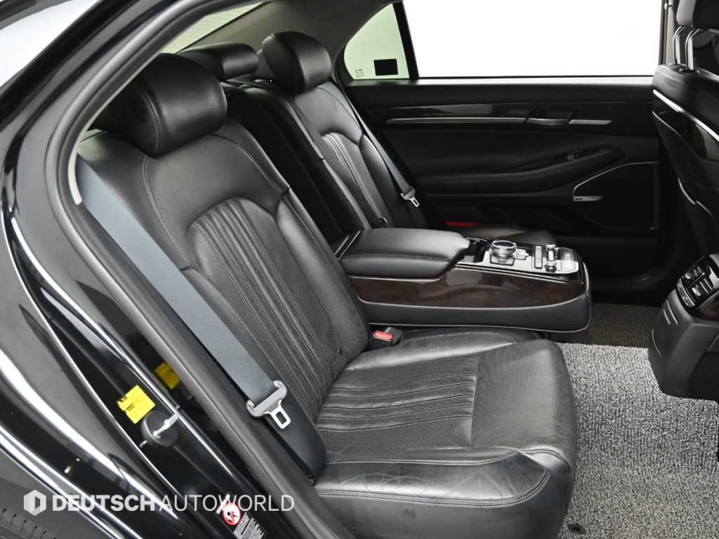 Genesis EQ900 - Vista 12