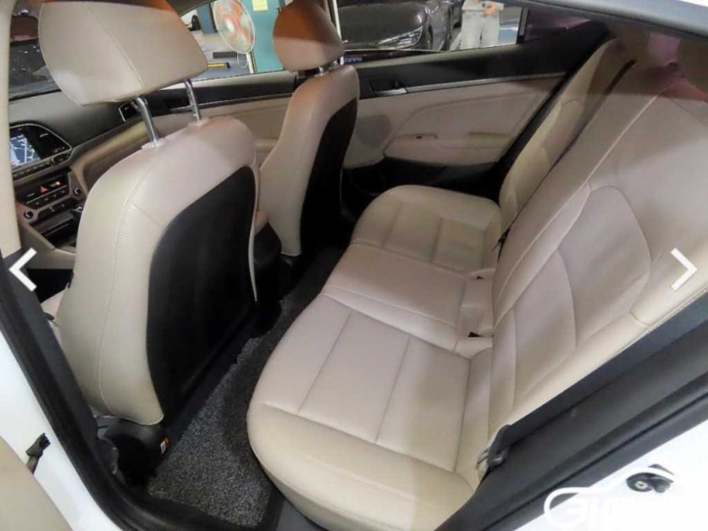 HYUNDAI Avante - Vista 7