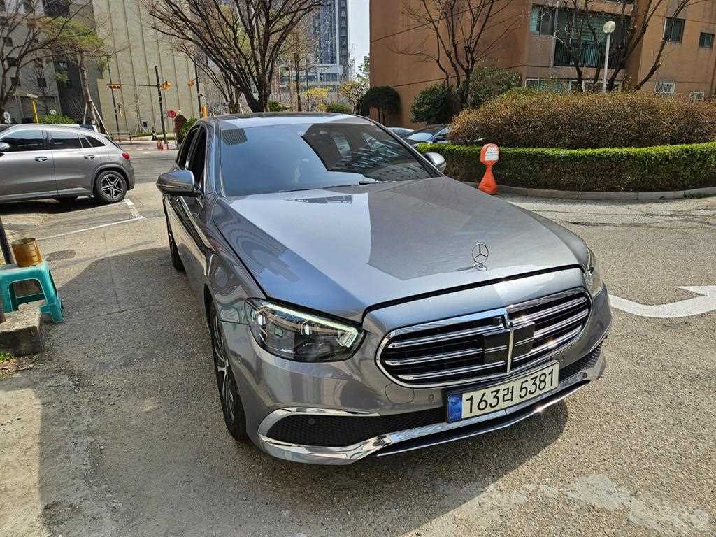Mercedes Benz E class - Vista 2