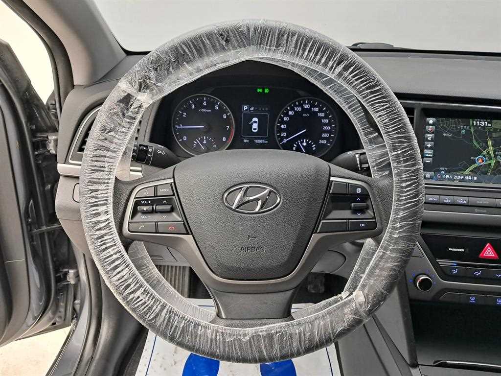 HYUNDAI Avante - Vista 7