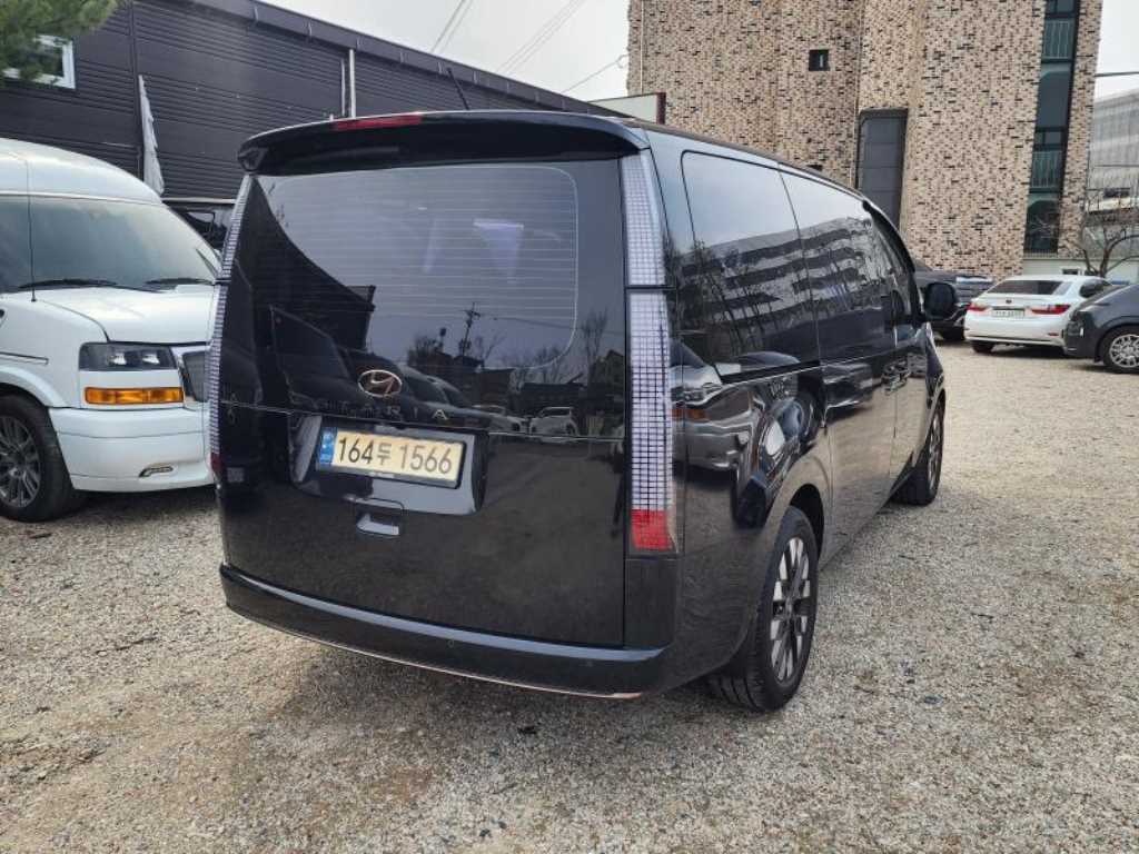 HYUNDAI Staria - Vista 5