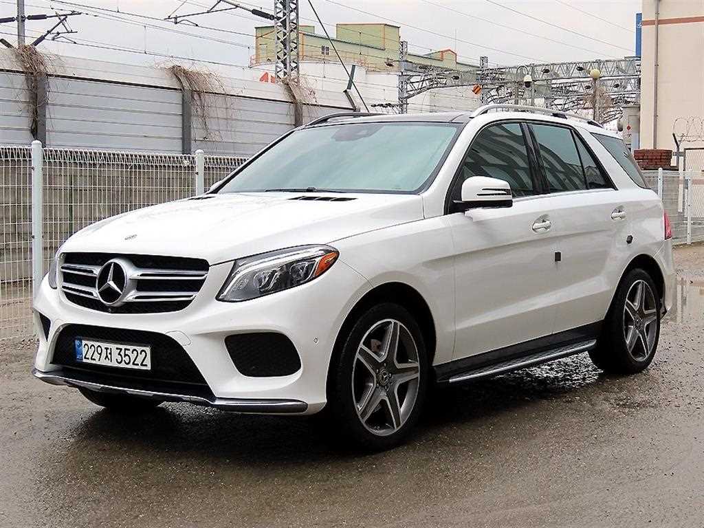 Mercedes Benz GLE Class - Vista 2