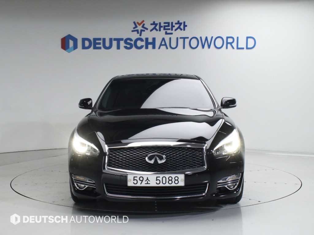 Infiniti Q - Vista 3