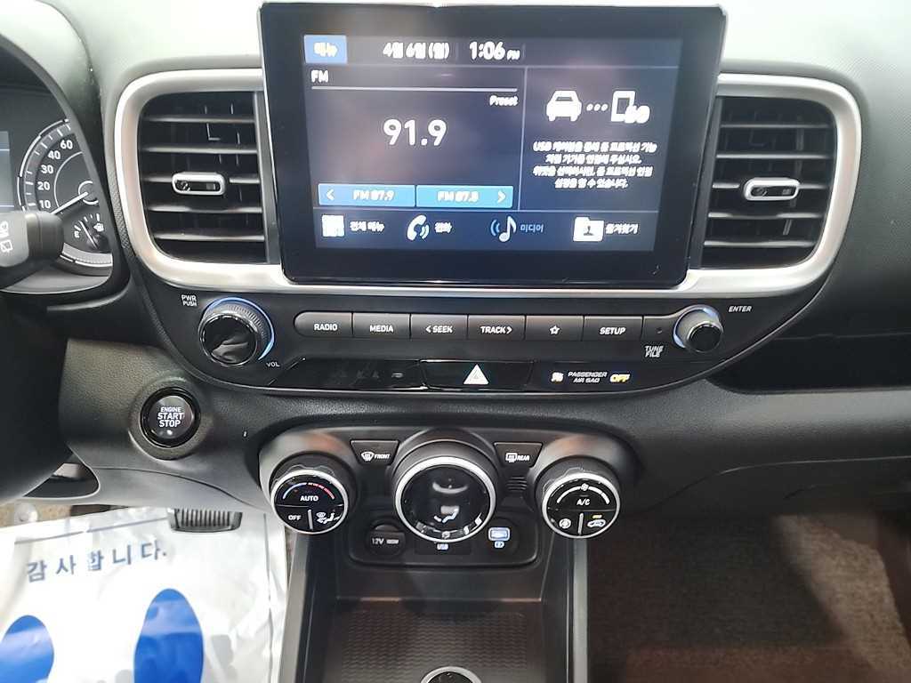 HYUNDAI Venue - Vista 11