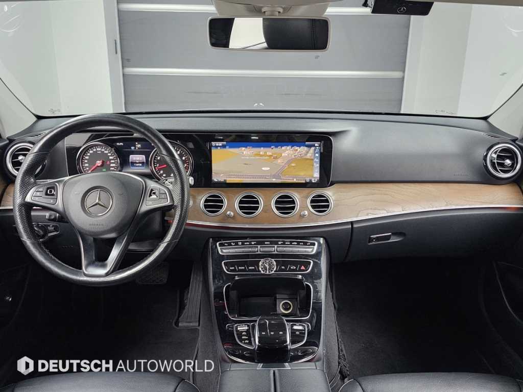 Mercedes Benz E class - Vista 7