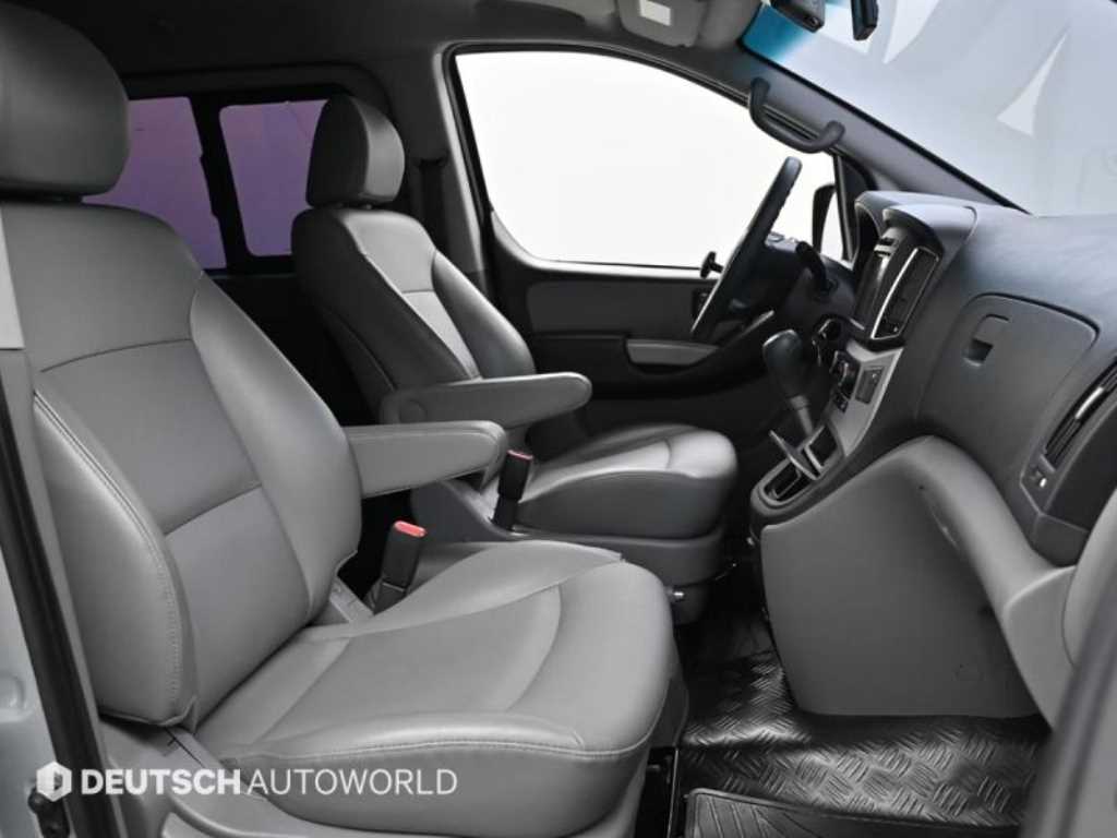 HYUNDAI Starex - Vista 10