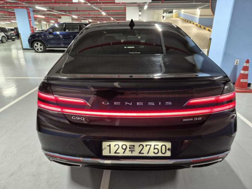 Genesis G90 - Vista 5