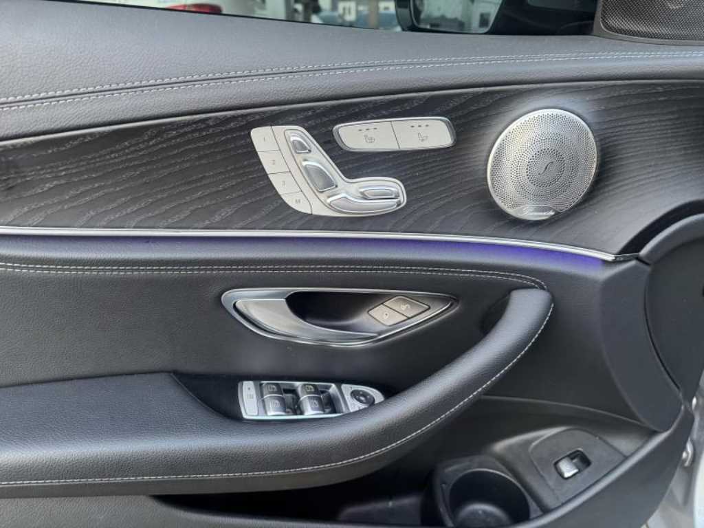 Mercedes Benz E class - Vista 6