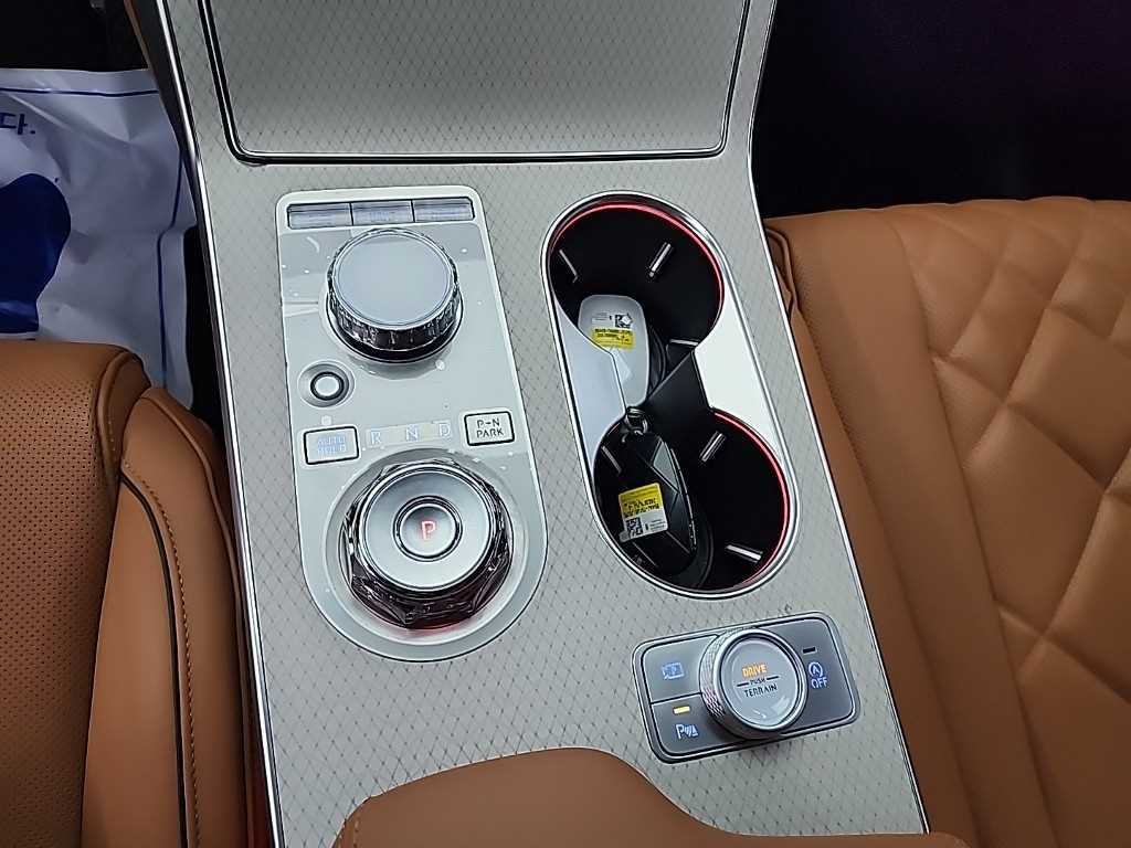 Genesis GV80 - Vista 8