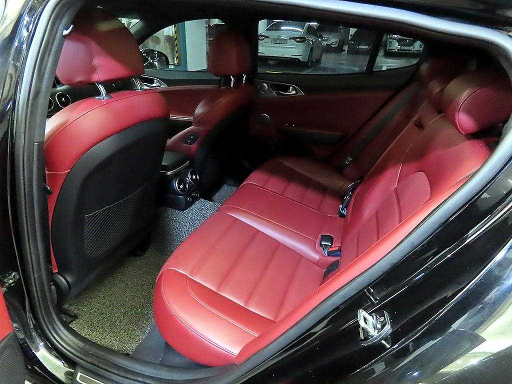 KIA Stinger - Vista 7