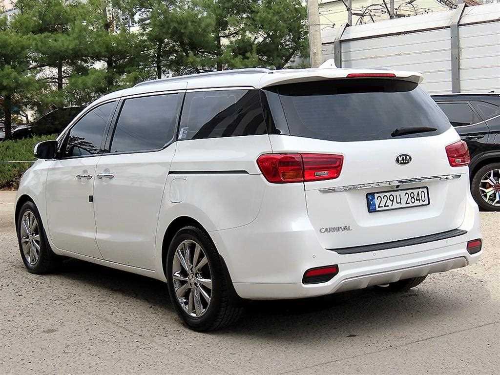 KIA Carnival - Vista 3