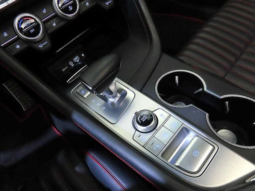 Genesis G70 - Vista 12