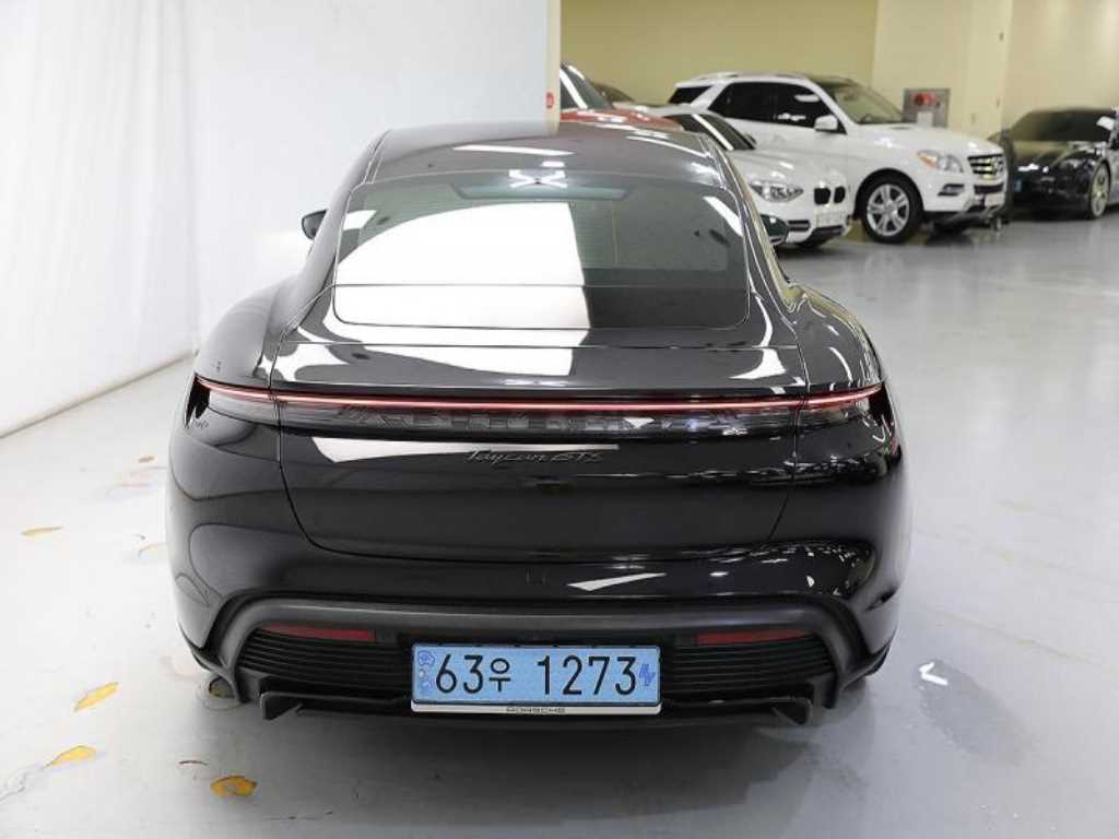 Porsche Taycan - Vista 5