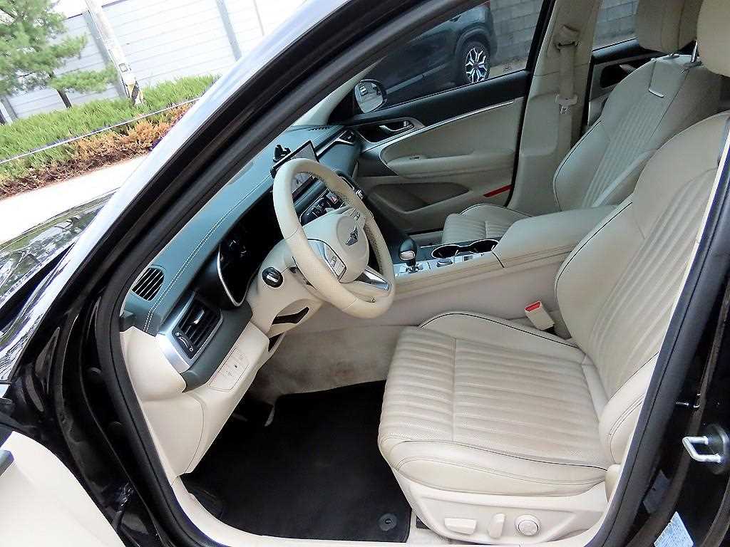 Genesis G70 - Vista 5