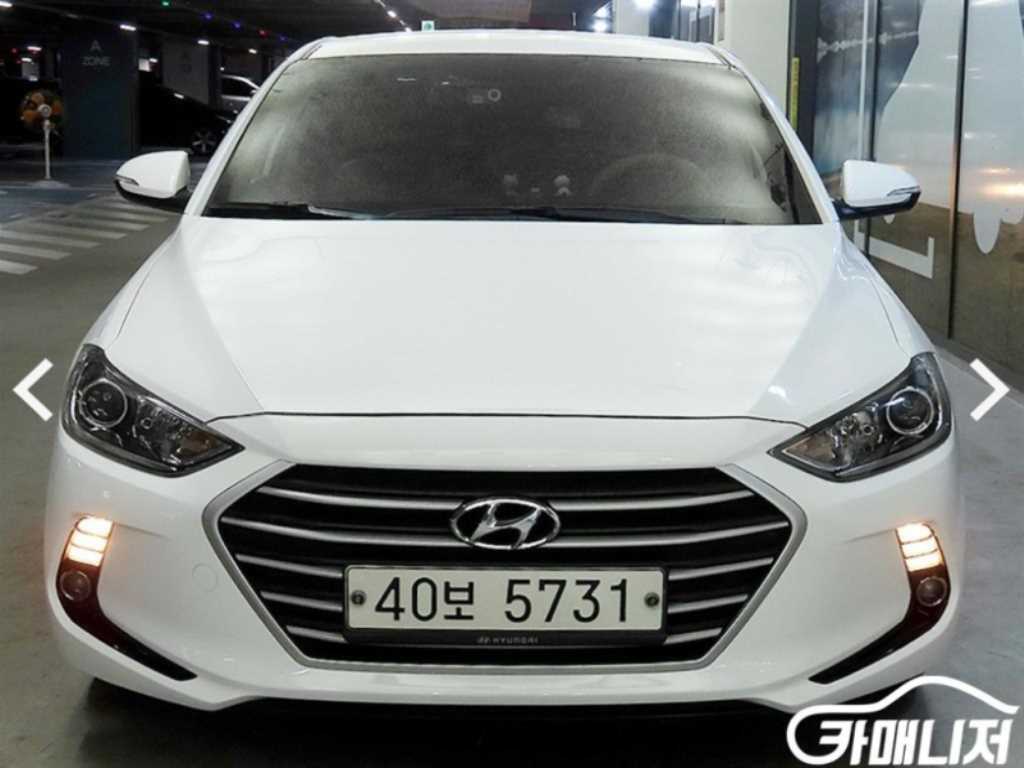 HYUNDAI Avante - Vista 2