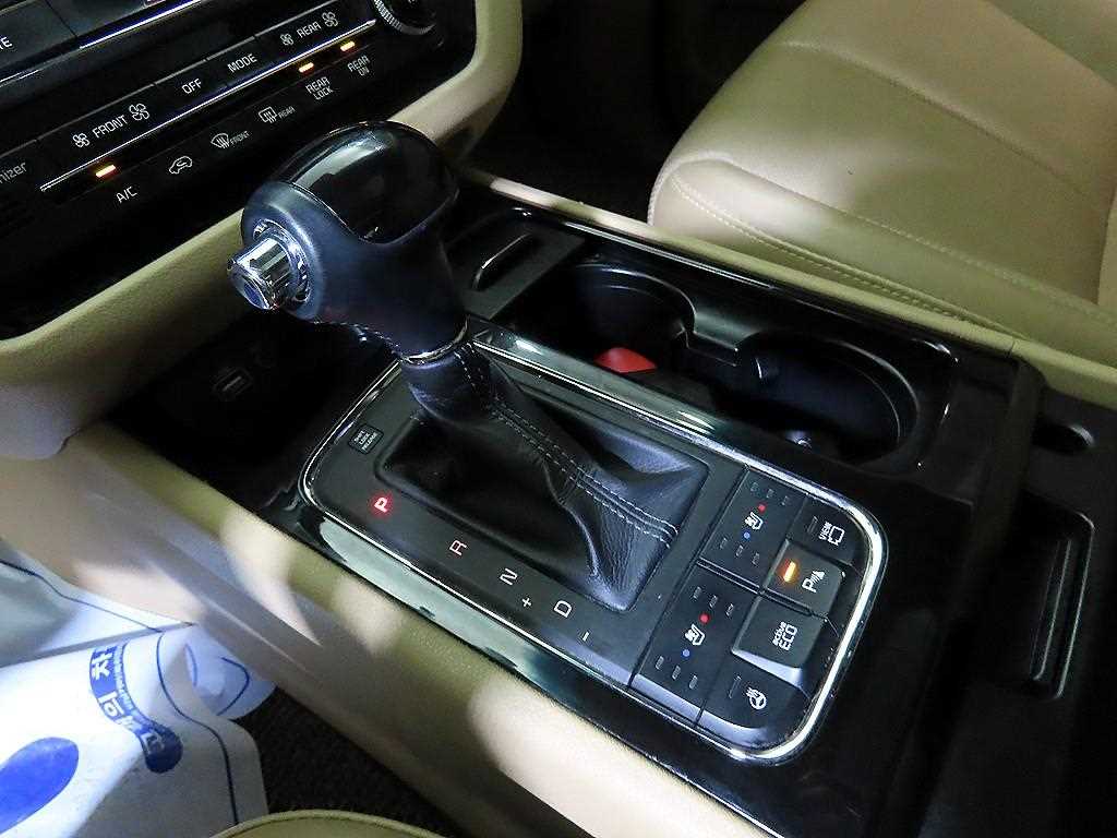 KIA Carnival - Vista 12