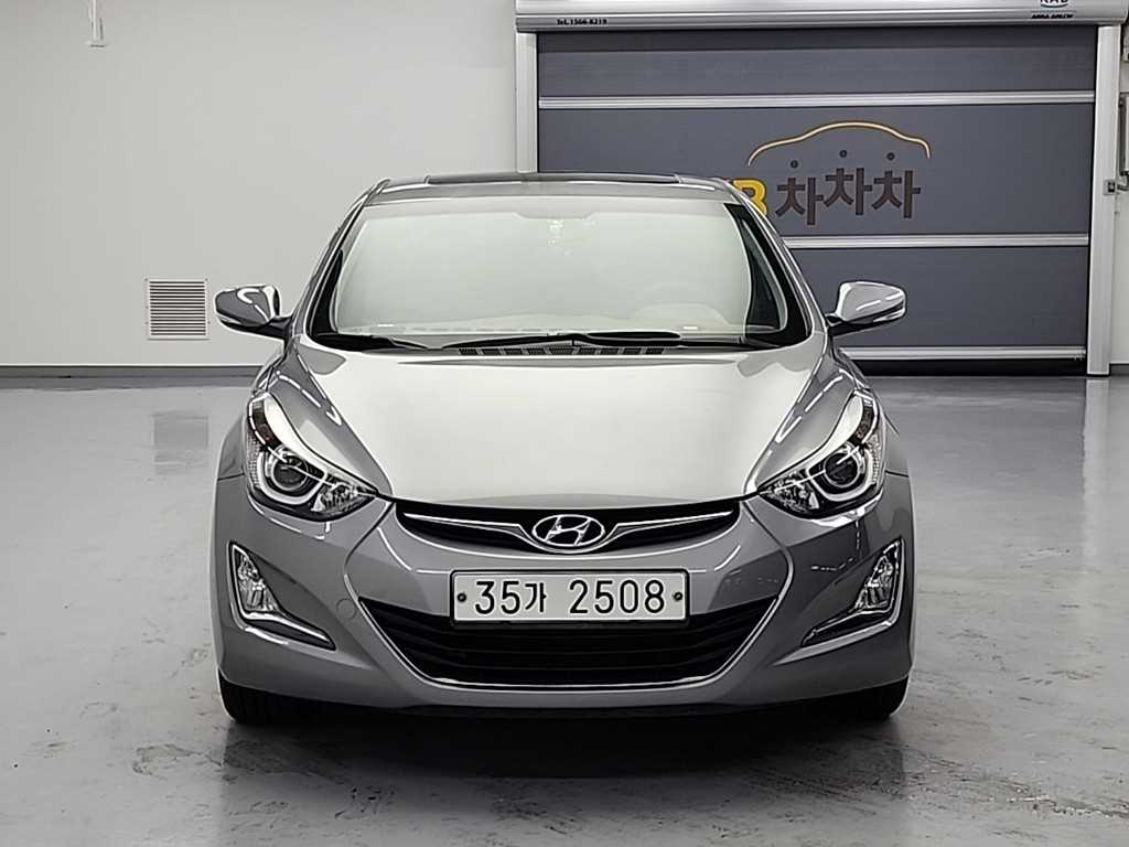 HYUNDAI Avante - Vista 2