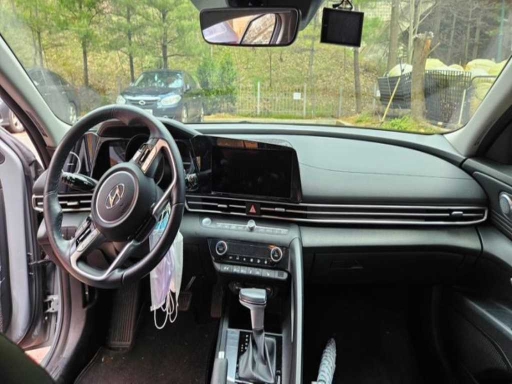 HYUNDAI Avante - Vista 7