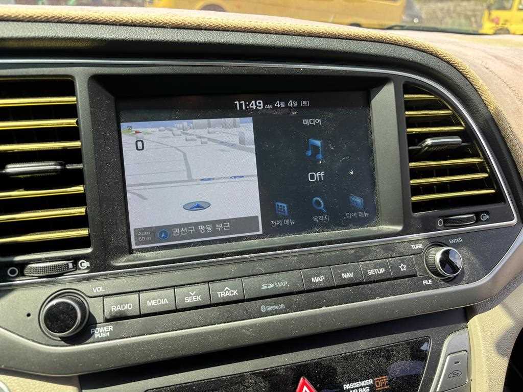 HYUNDAI Avante - Vista 3