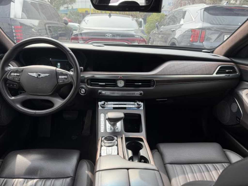 Genesis G90 - Vista 5