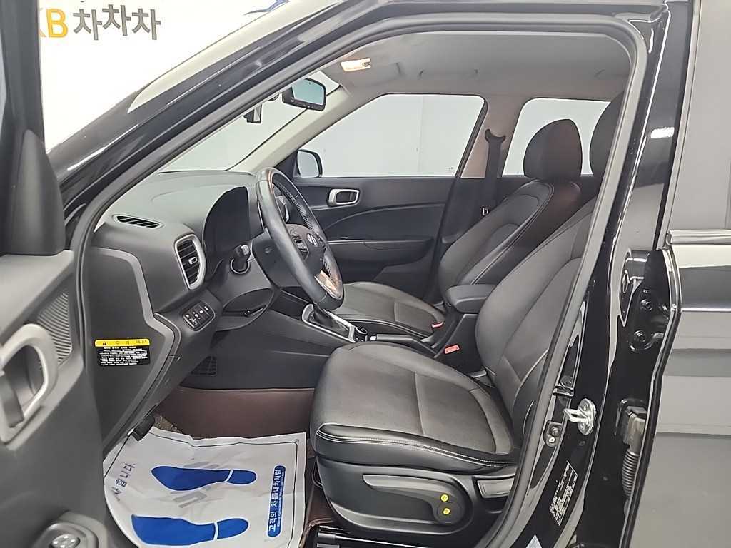 HYUNDAI Venue - Vista 12