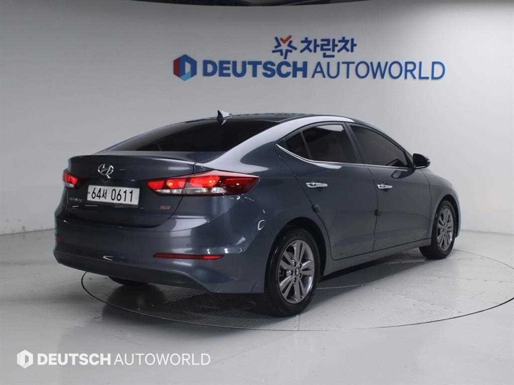 HYUNDAI Avante - Vista 3