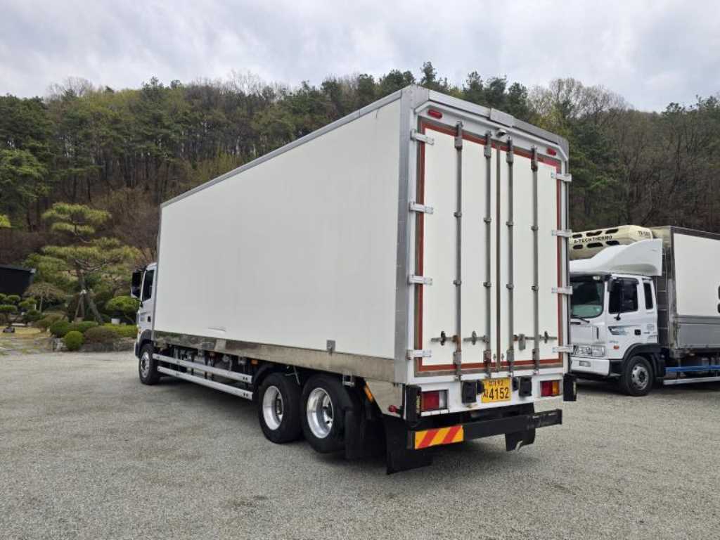 medium and large cargo truck - Vista 5