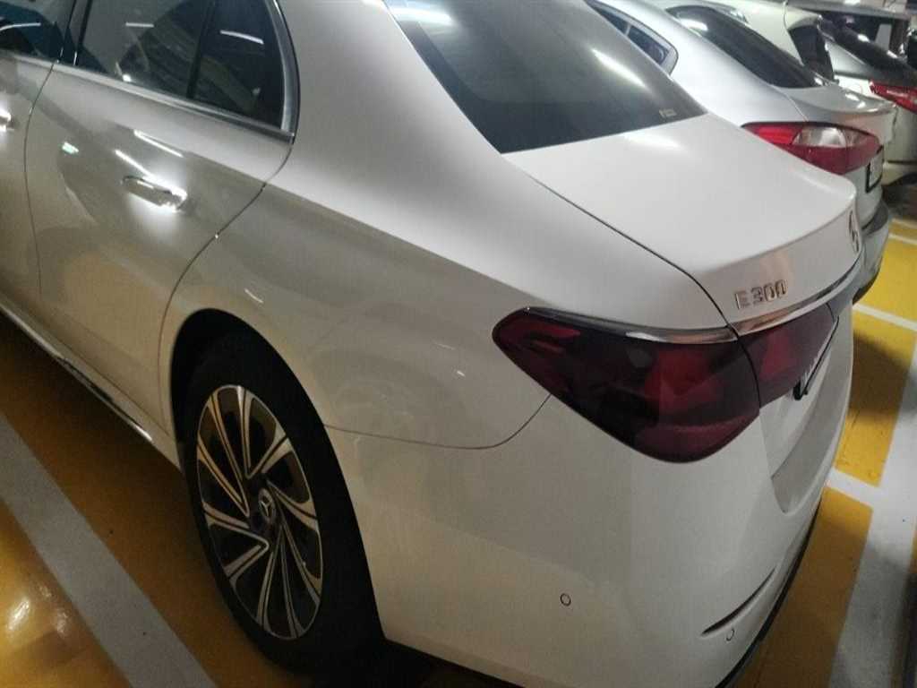 Mercedes Benz E class - Vista 4