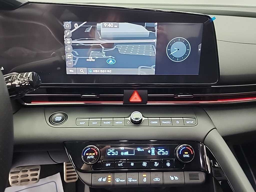 HYUNDAI Avante - Vista 10