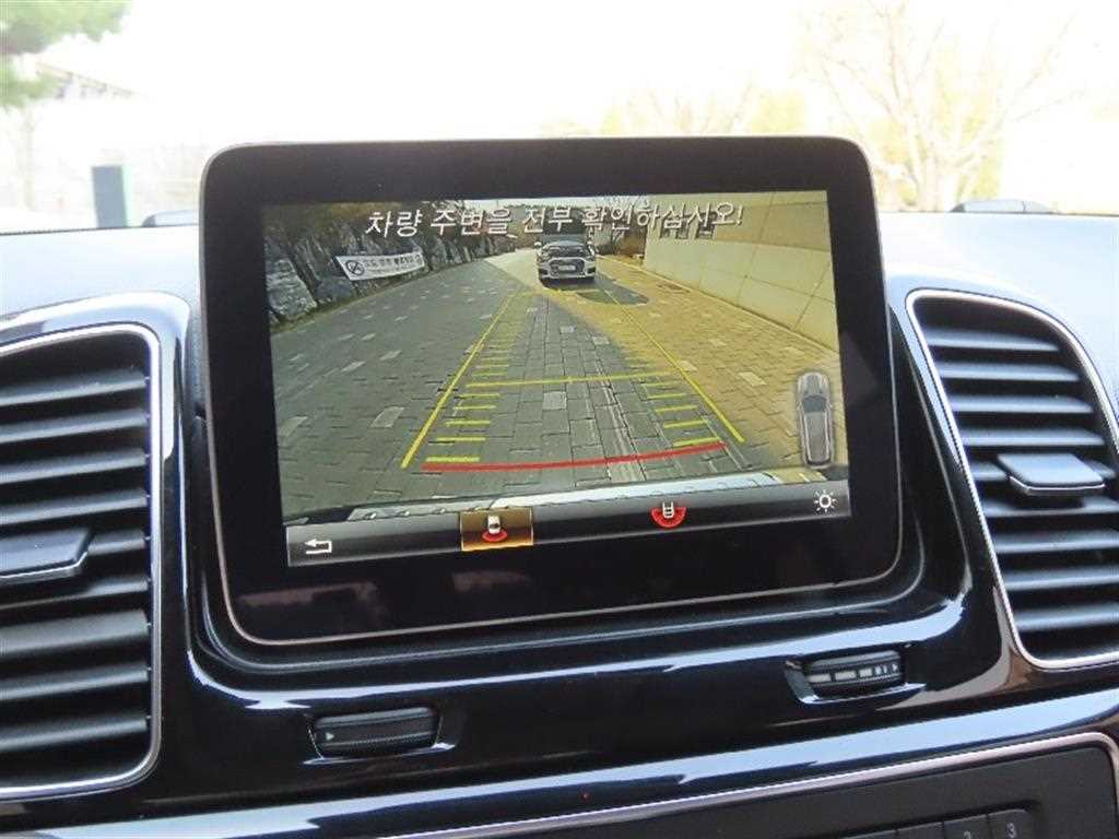 Mercedes Benz GLE Class - Vista 10